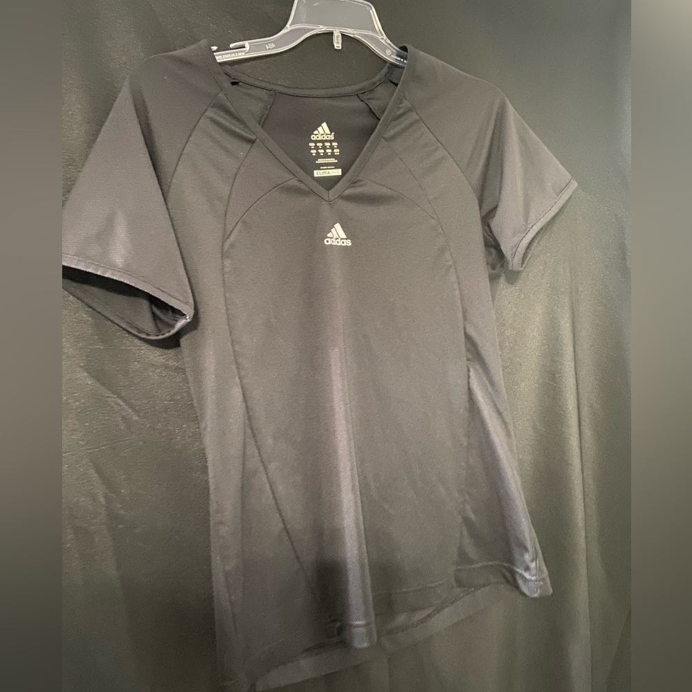 NWOT ADIDAS T-Shirt Logo Women’s Size M Black V-Neck Climacool